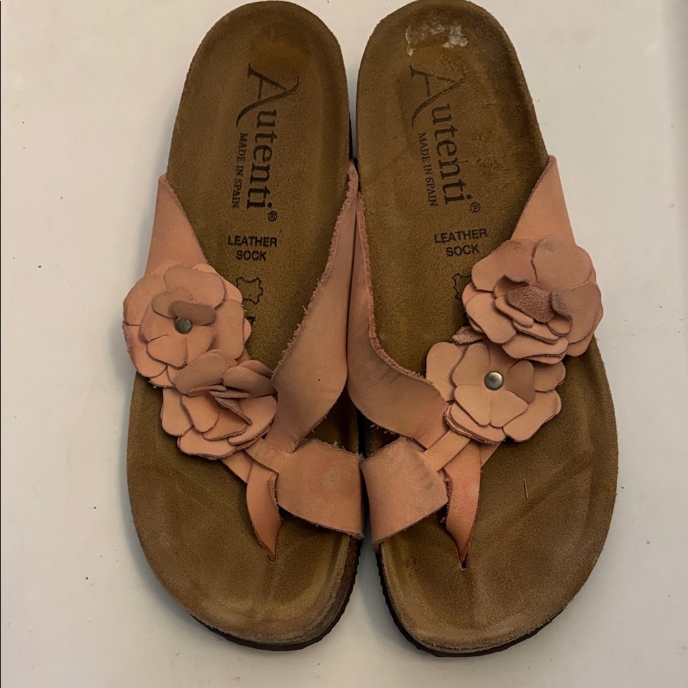Autenti Size 7 Women's Pink Flower Leather Sandals